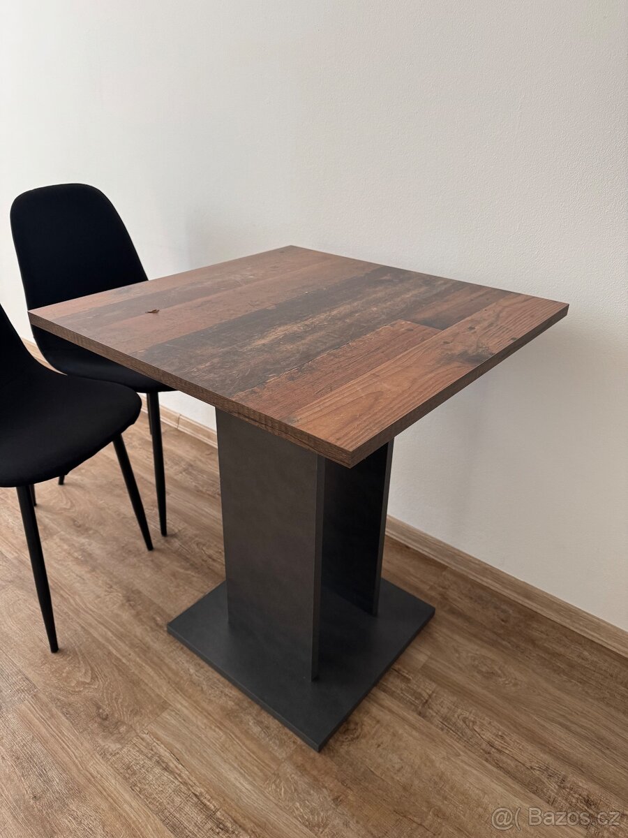 Jídelní stůl - 2