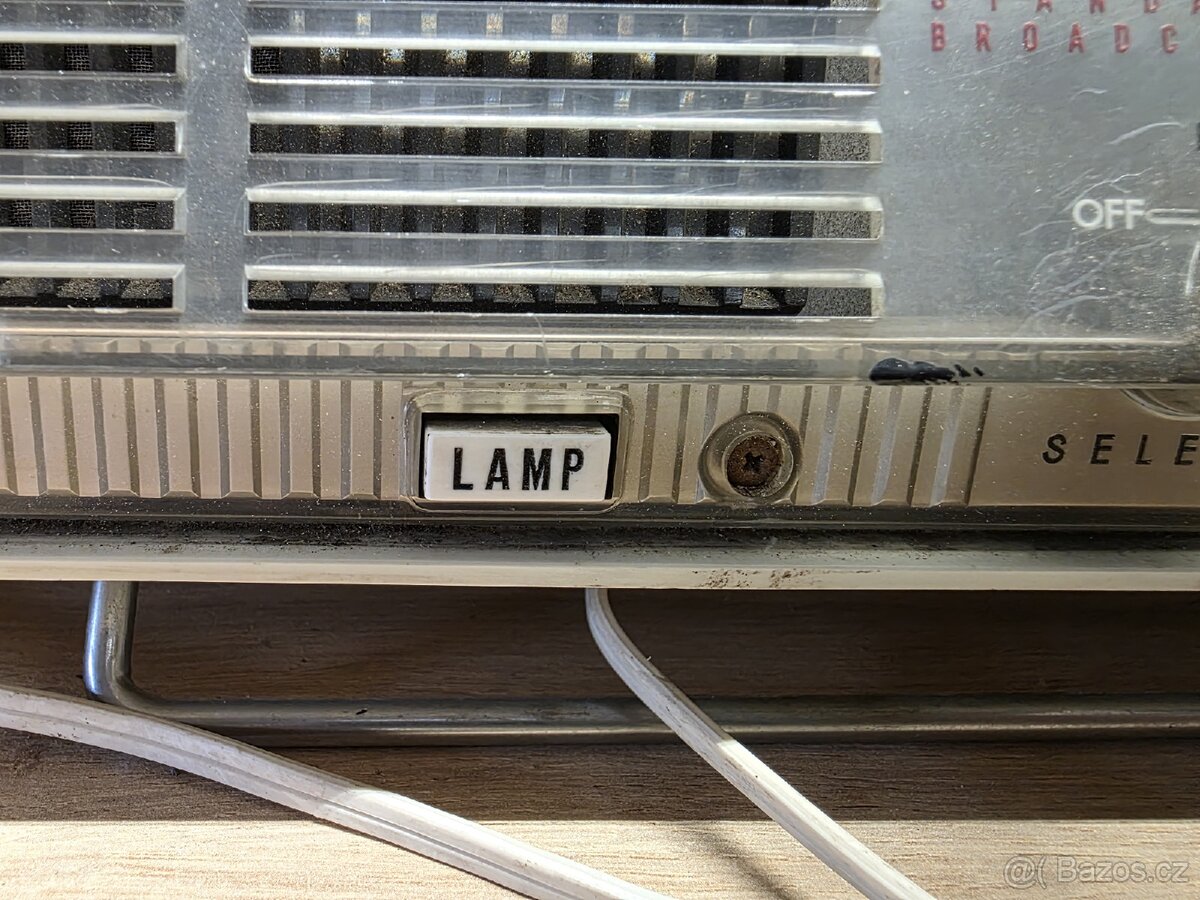 Staré rádio Hitachi - 2