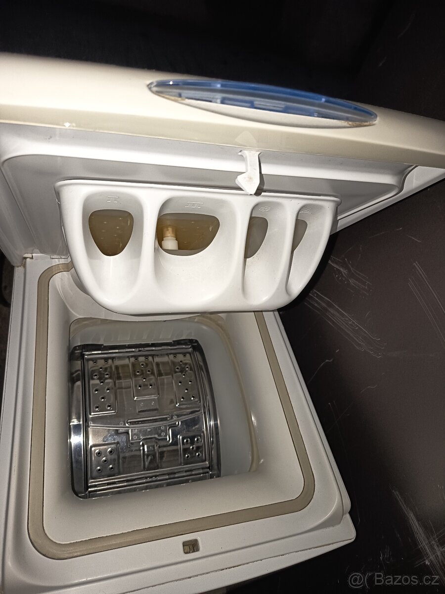 Automatická pračka Whirlpool vrchem plněná - 2