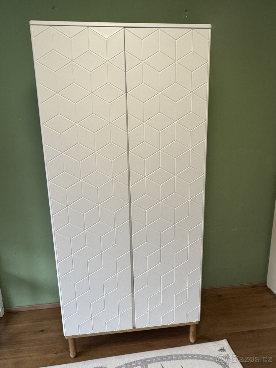 Krásná dětská zánovní skříň a komoda - 2