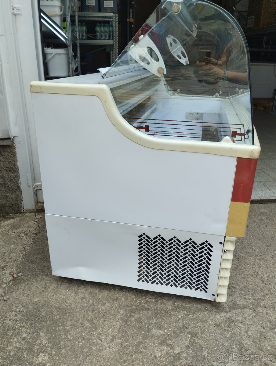 Zmrzlinová vitrína Pitagora - 2