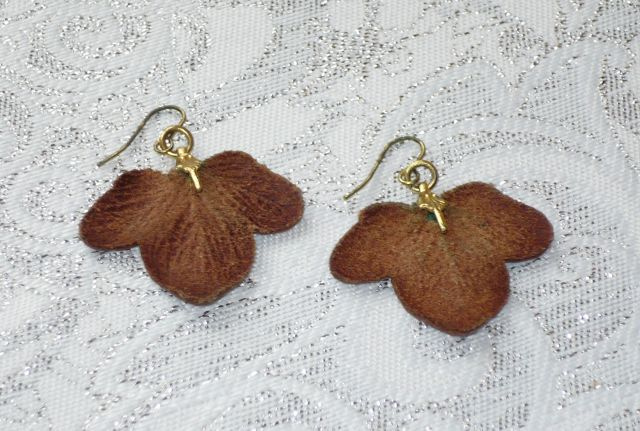 Náušnice visací - lístky z hnědé kůže - 2