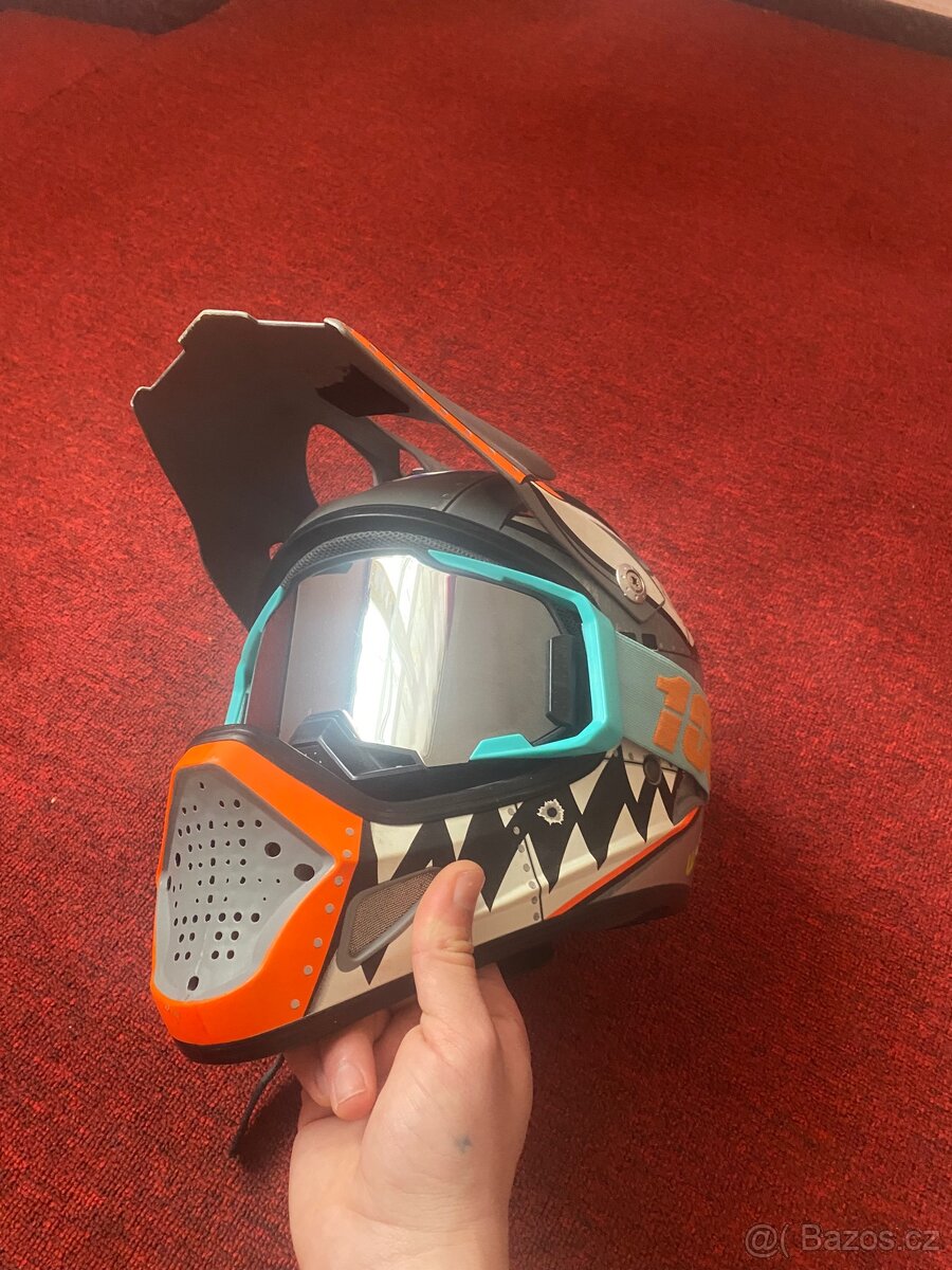 Helma W-Tec s brýlemi 100% - 2