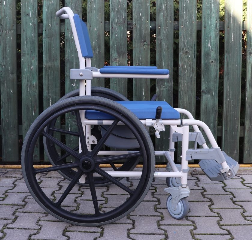 Toaletní a sprchové křeslo. - 2