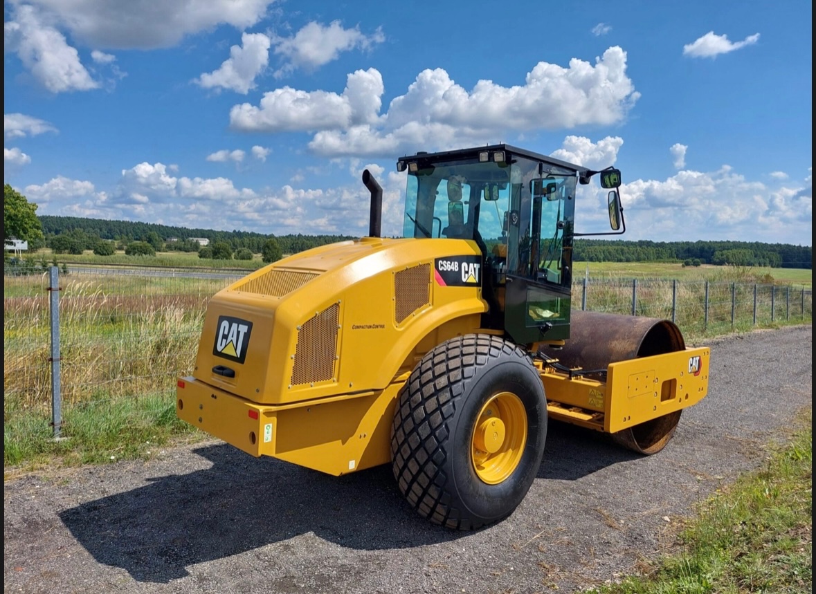 Valec Caterpillar CS64B - 2