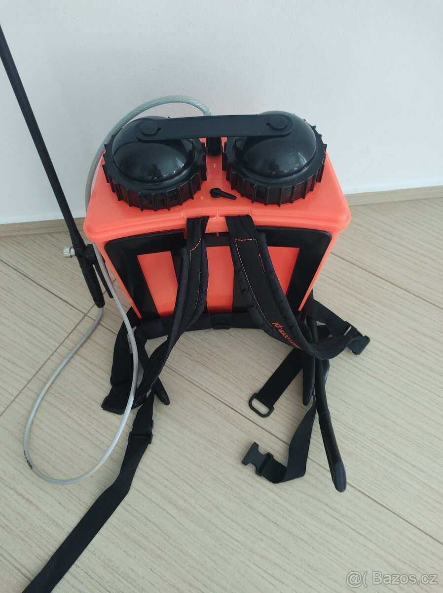 Zádový postřikovač - 2