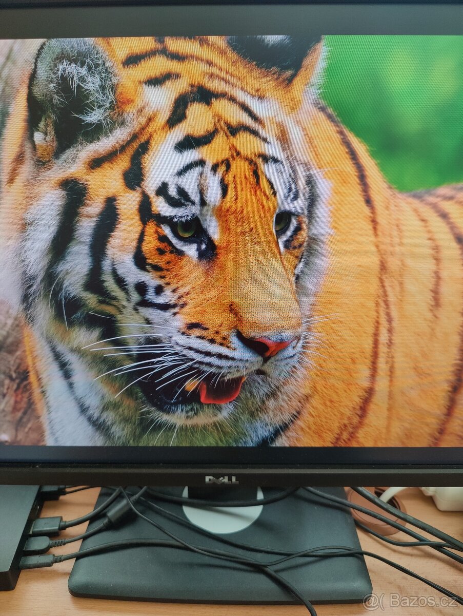 Monitor Dell UltraSharp U2412Mc 24 palců - 2