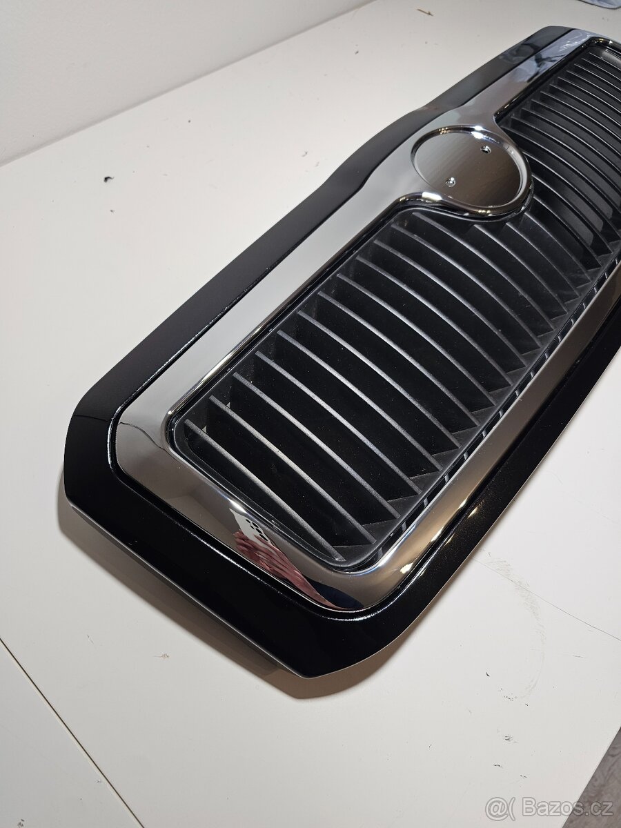 Černá nově lakovaná maska Octavia 1 i RS - 2