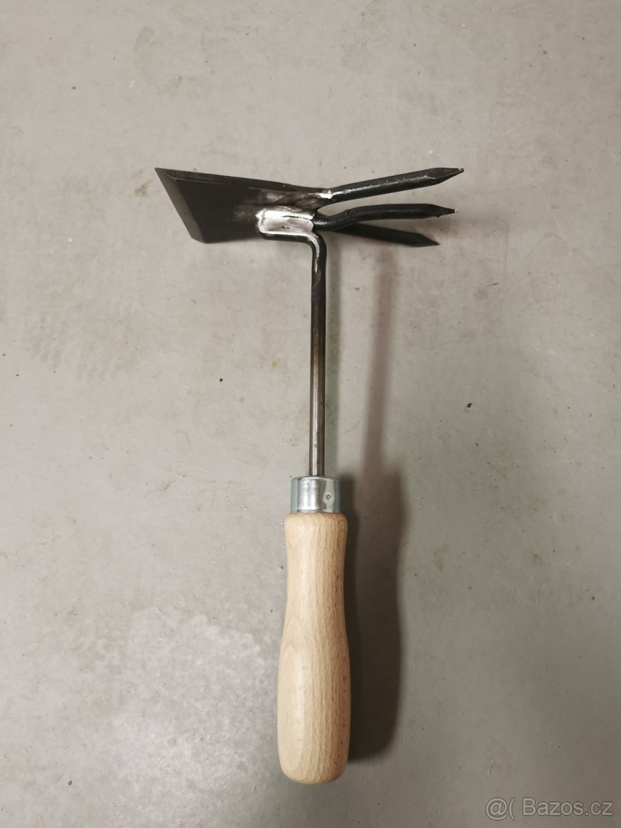 Kovaná zahradní motyčka s vidličkou - NOVÁ, vyrobeno v ČR - 2
