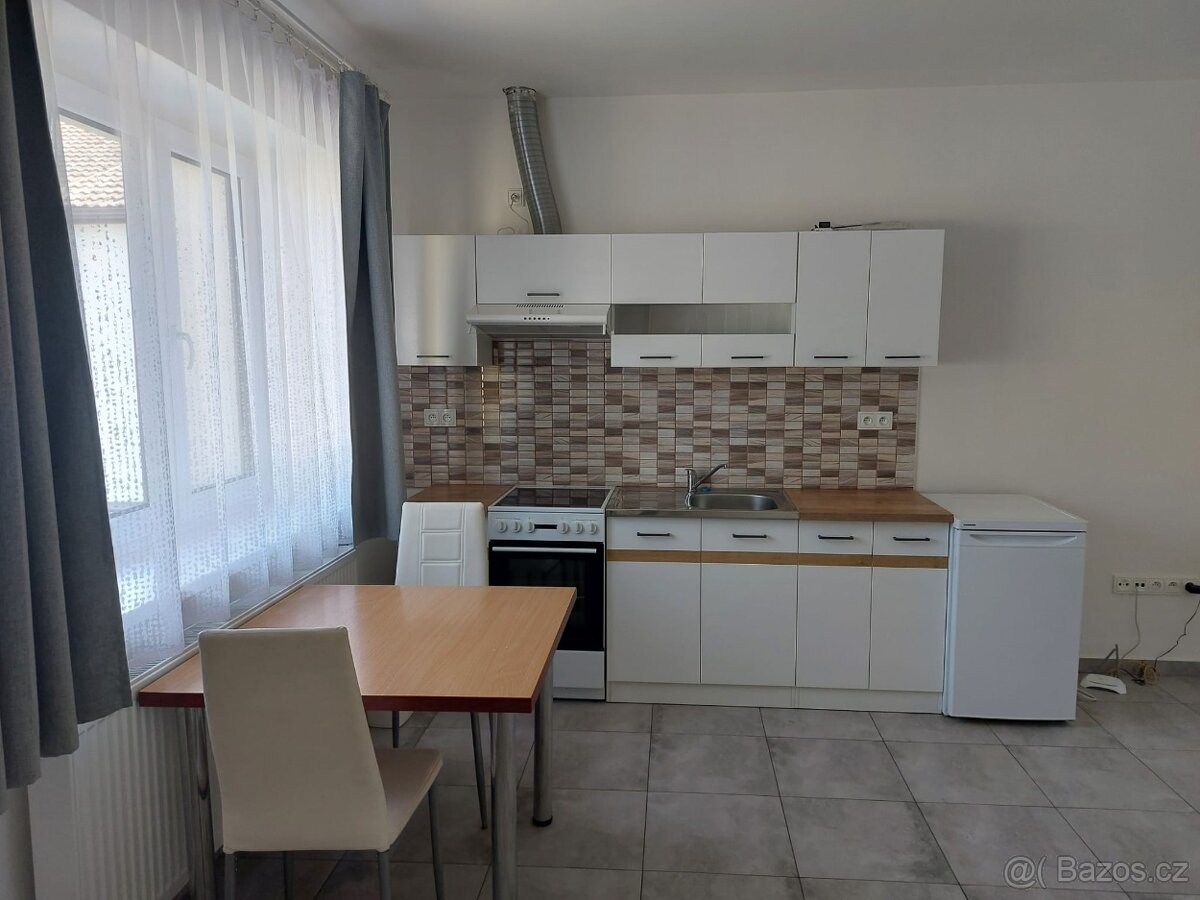 Pronájem 1+kk v Rohatci - 2