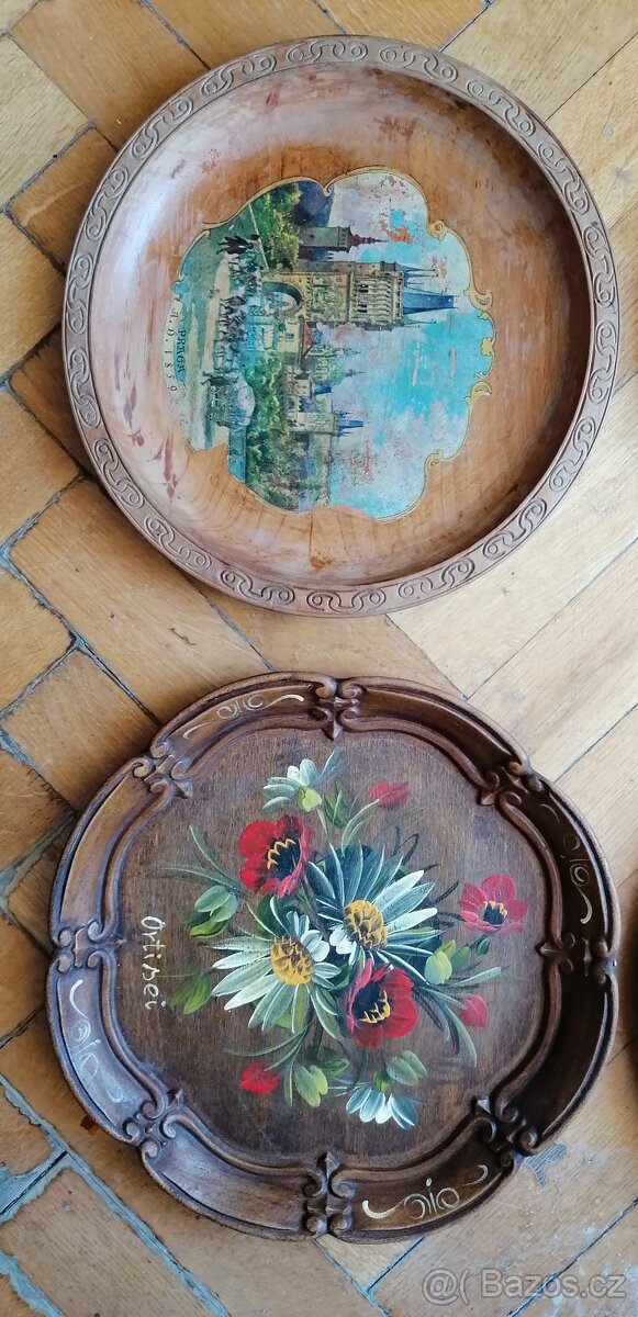 Staré dřevěné talíře - ručně domalovávané, vyřezávaný - 2