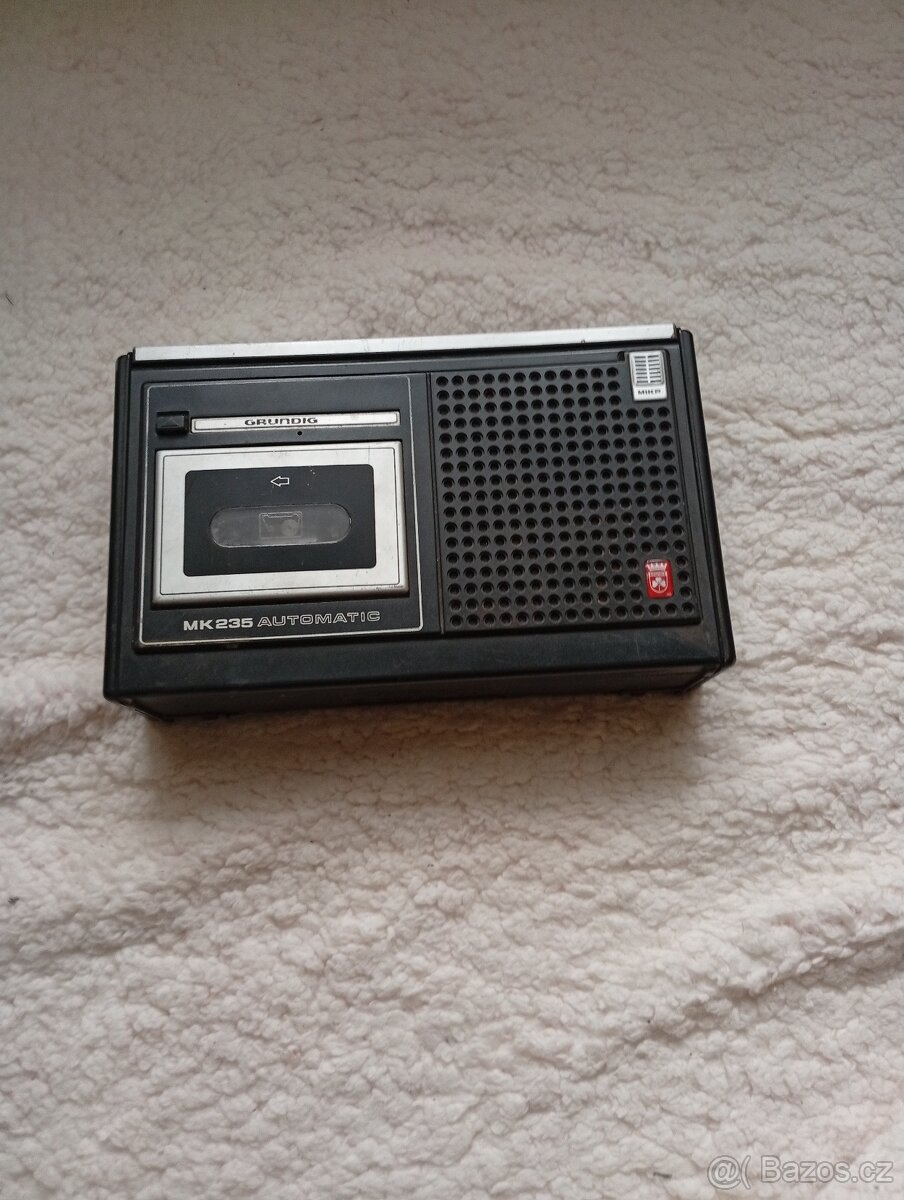 Prodám 2 retro kazetové rádia HGS 3000 - 2