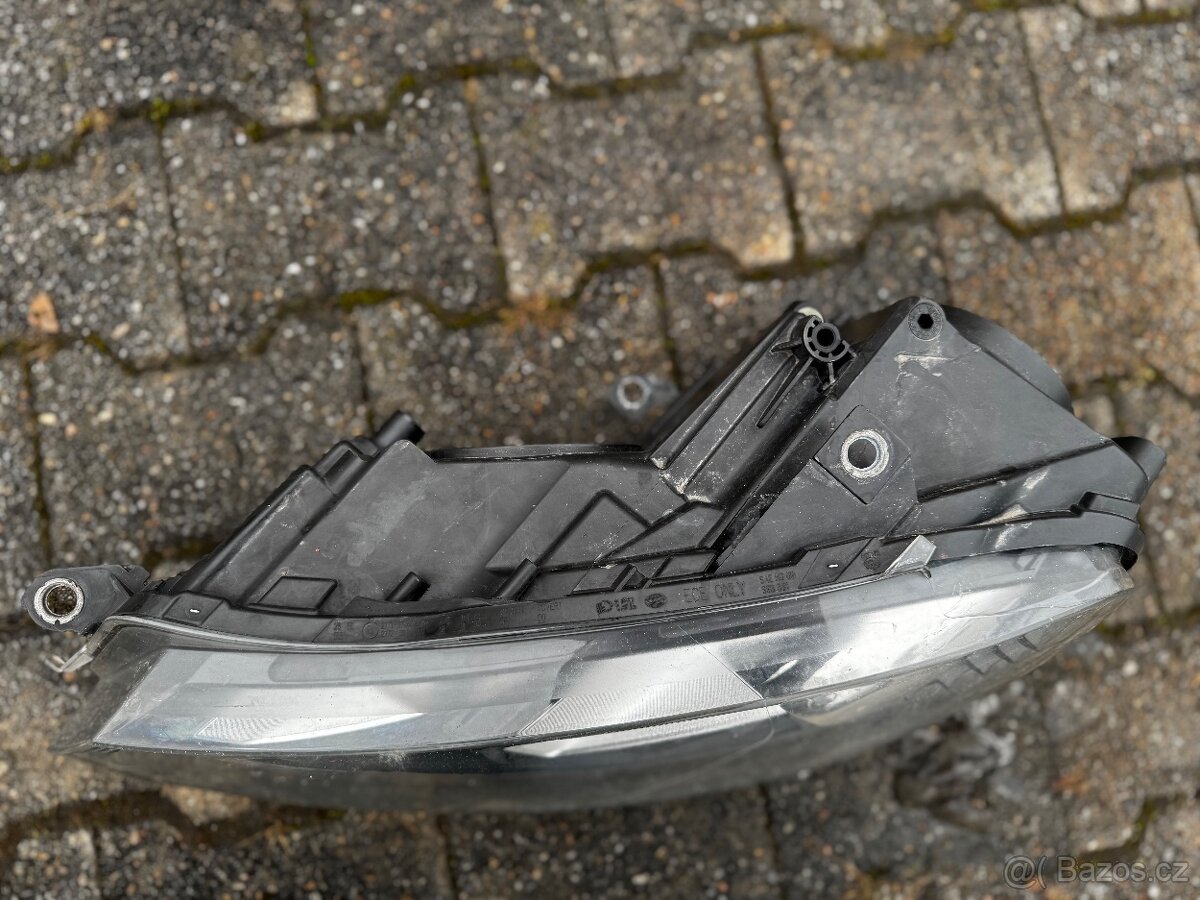 Volkswagen Golf 6 - levý přední xenon - 2