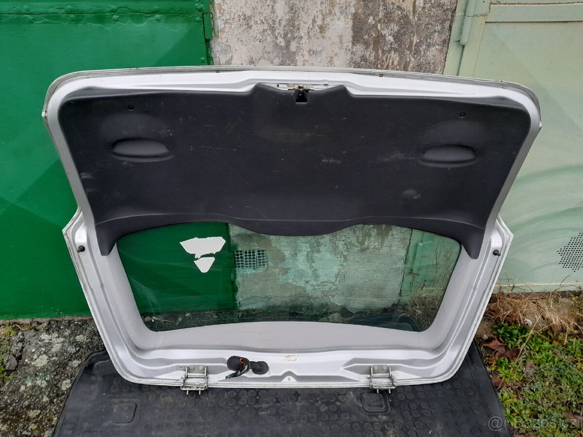 Ford Focus combi MK1 - 5. dveře, víko kufru - 2