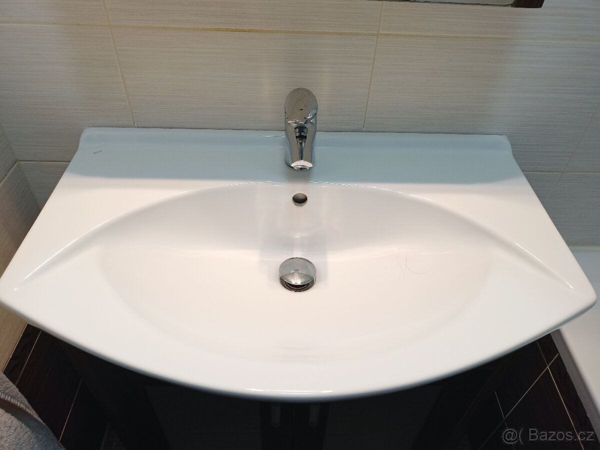 skříňka s umyvadlem + galerka - 2