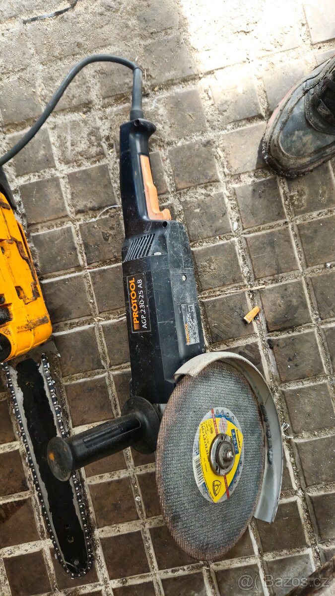 Elek. a benz. Pila a velka flexa - 2