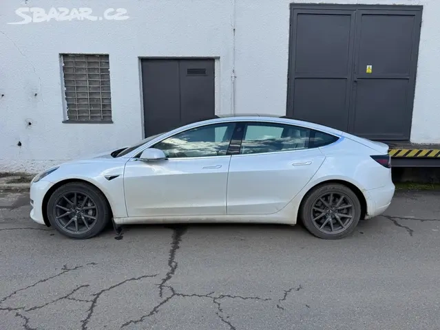 Tesla Model 3 Long Range,AWD,SOH 94%,75kWh,Záruka. - 2