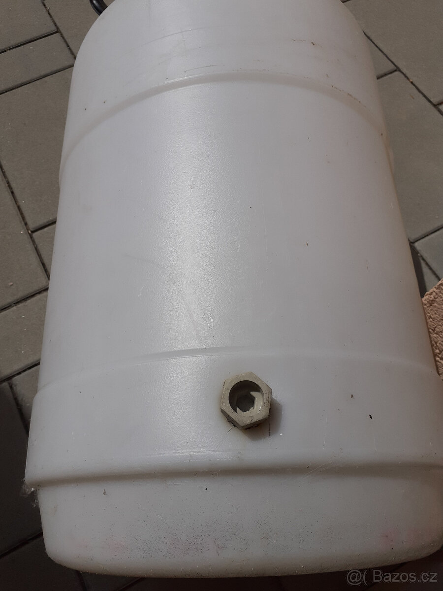 PLASTOVÉ NÁDOBY 50L- 2 nadoby prodany - 2