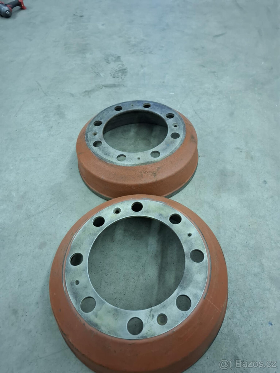 Brzdový buben Praga V3S - 2