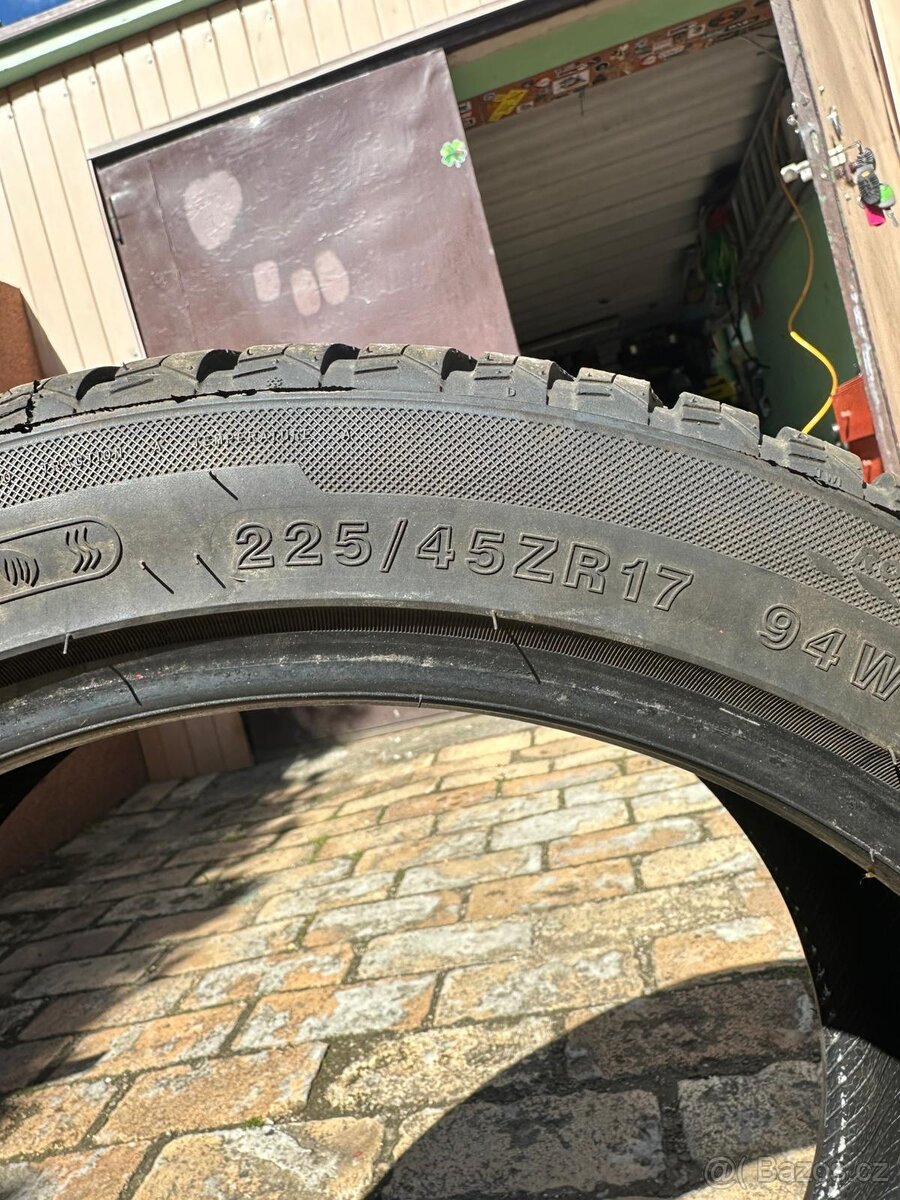 225/45 R 17 - 2