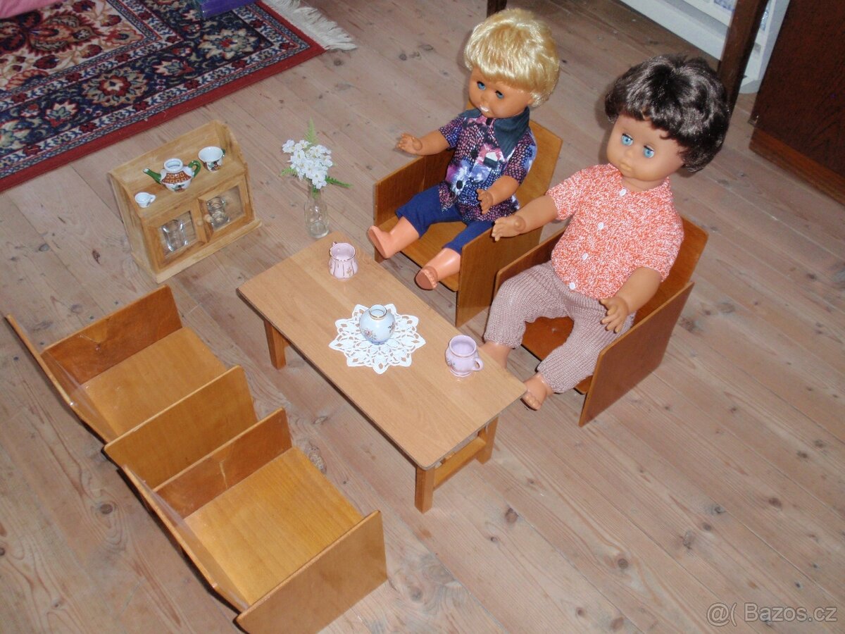 Dřevěný nábytek i s panenkama a s doplňky - 2