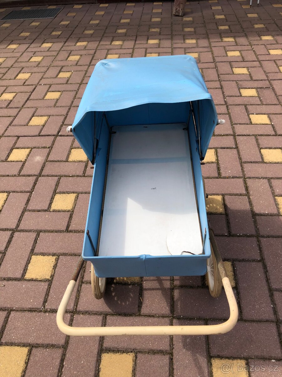 Starý dětský kočárek - 2