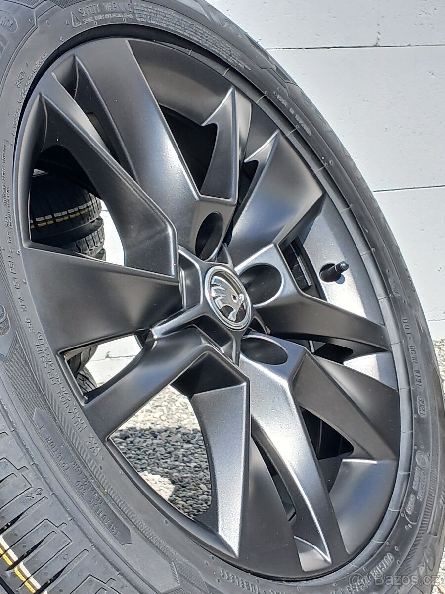 Pěkná nová letní orig alu Škoda Karoq 215/55/17 - 2