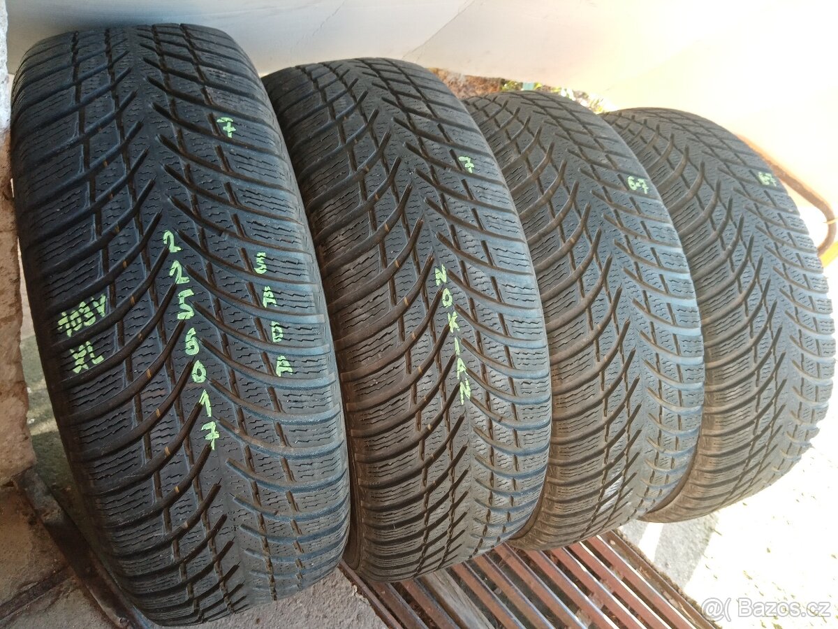 Zimní pneu 4kusy 225/60/17 vzorek 90% NOKIAN - dobírka možná - 2