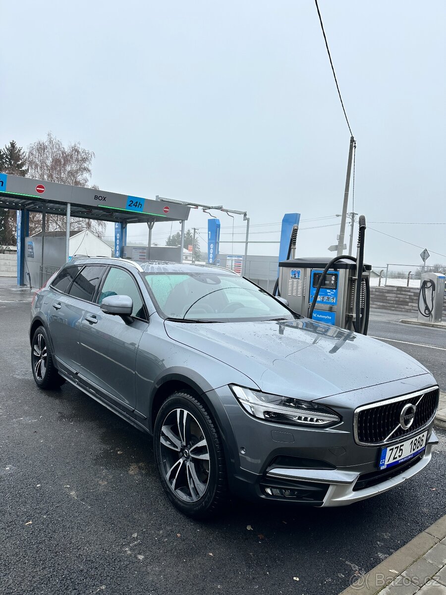 Volvo V90 CC PRO XENIUM D4 4WD, polestar (nafta), r.v. 2017, - 2