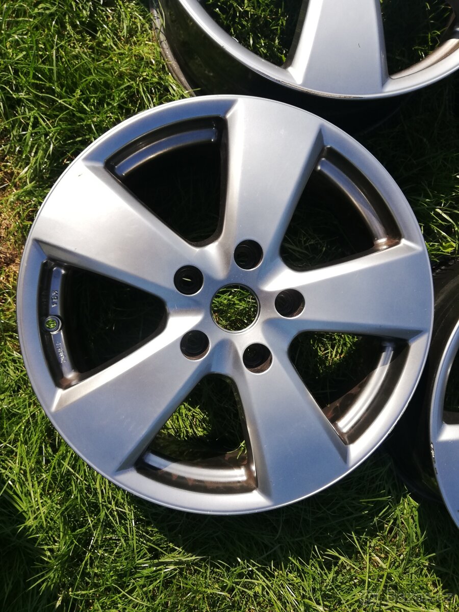 TOUAREG 18"ALU KOLA S ROZTEČÍ 5X130 - 2