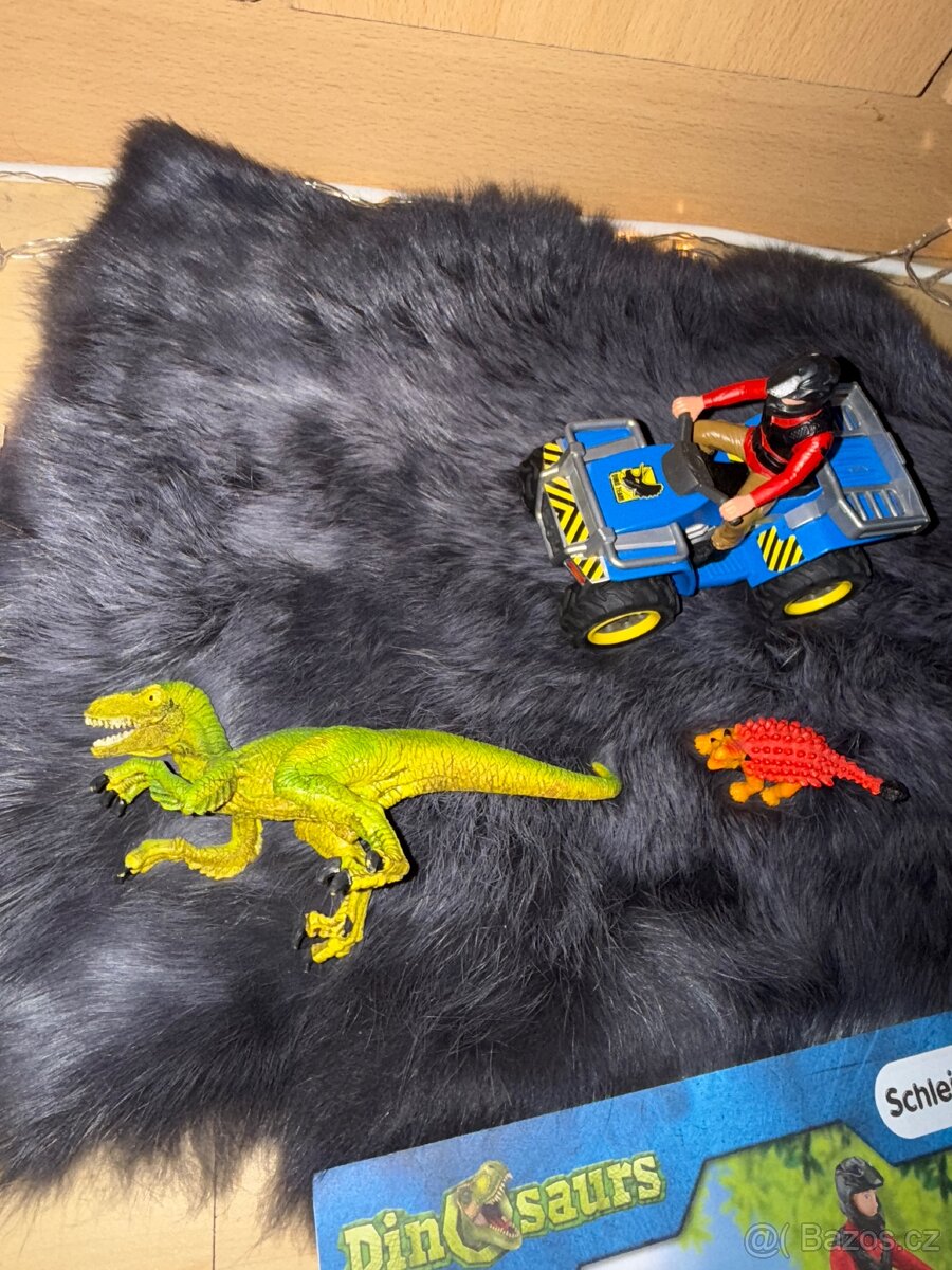 Schleich dino útěk před velociraptorem na čtyřkolce - 2
