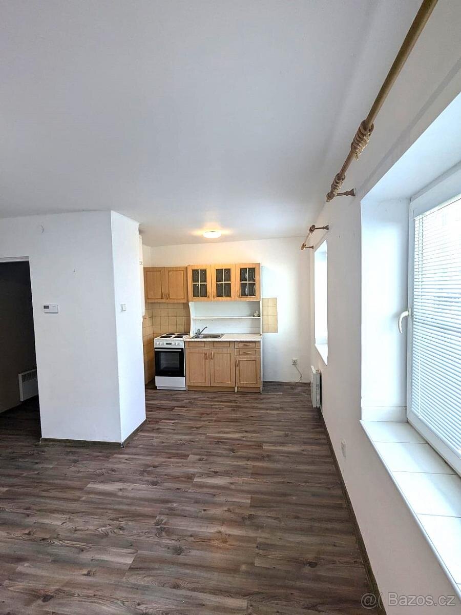 Pronájem bytu 2+kk, Karolíny Světlé 241/16, Děčín VII - Chro - 2