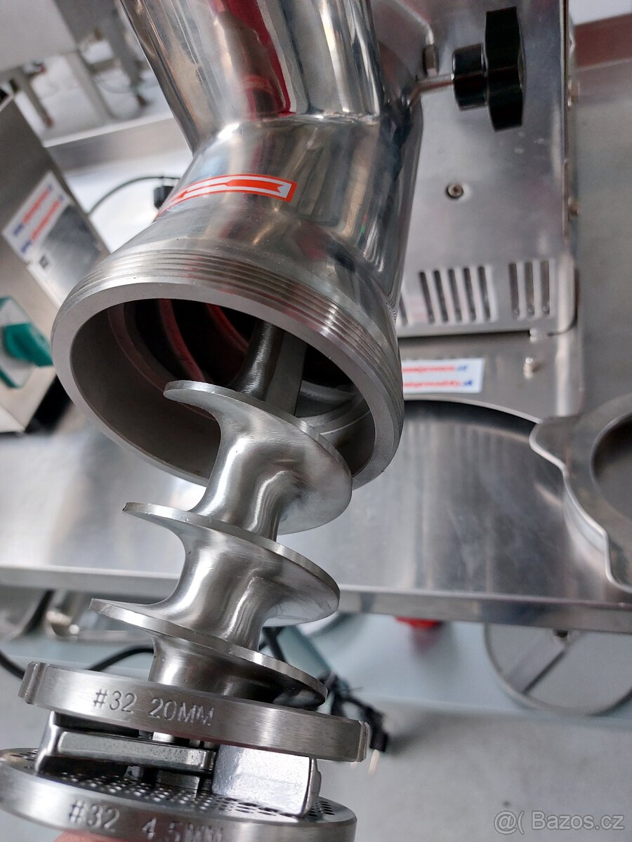 Mlýnek na maso HFM 22" Řeznický vlček, Řezačka masa HFM 22 - 2