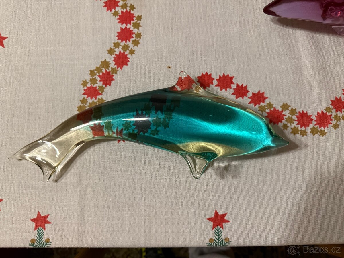 Sklenena plastika delfina - 2