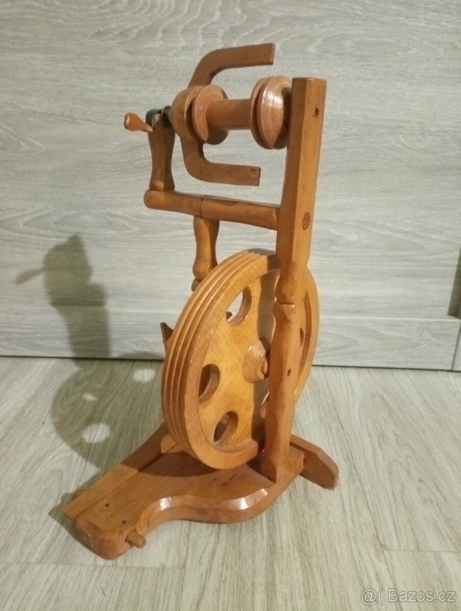 Dřevěný kolovrátek - 2
