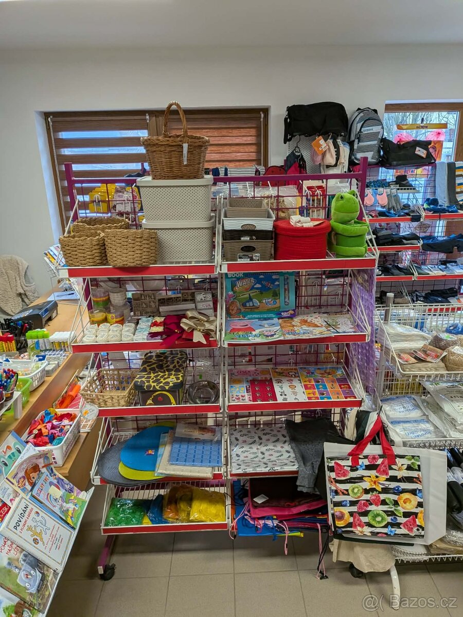 Kovový regál s košíky - 2