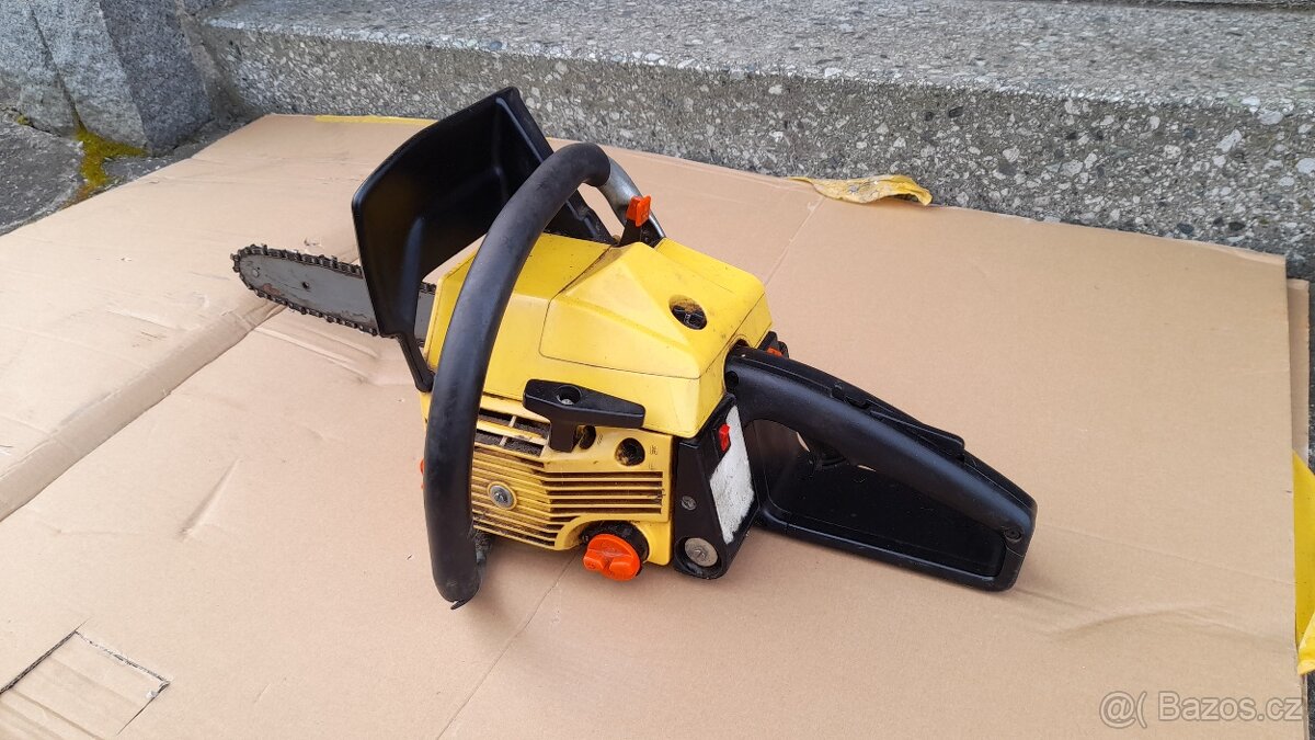 Stará motorová pila MC Culloch - 2