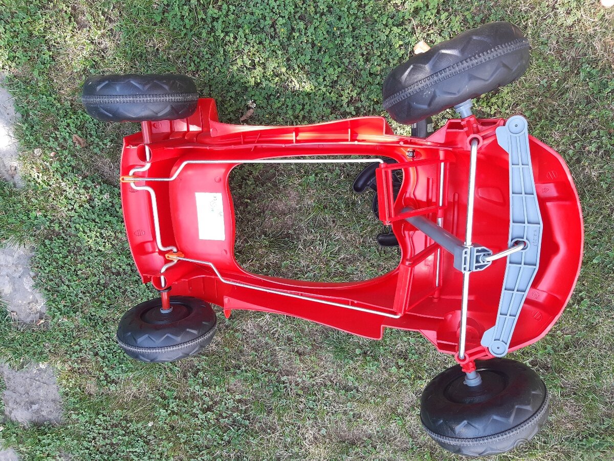 Šlapací plastové auto - 2