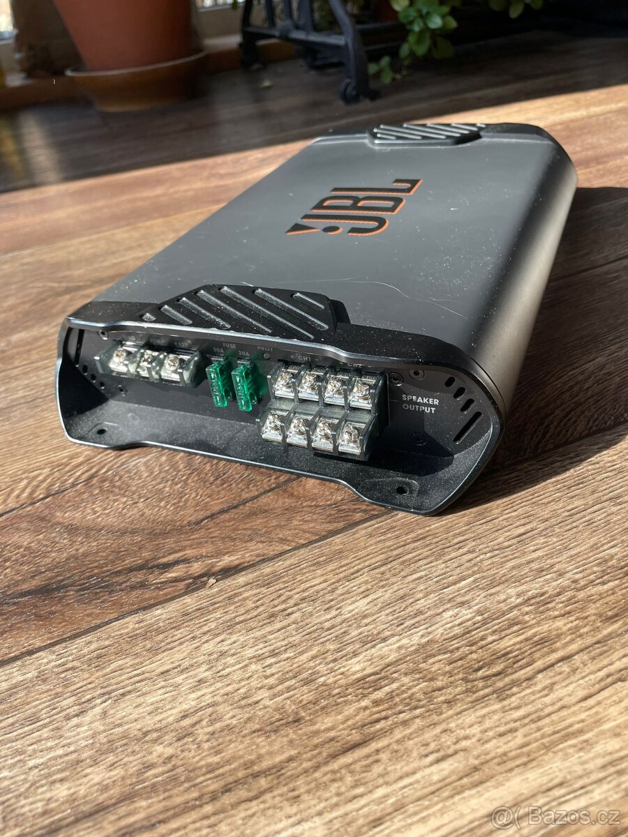 Zesilovač JBL - 2