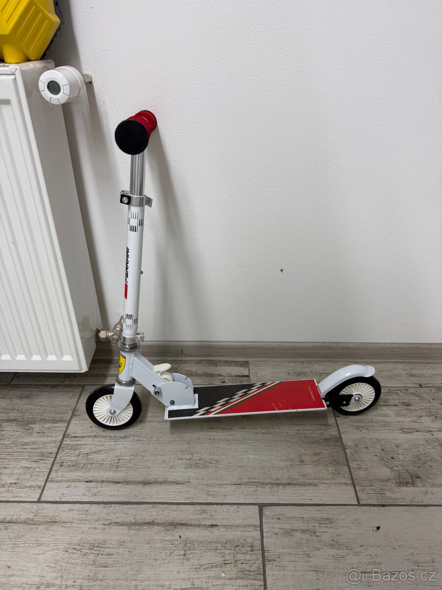 Koloběžka Ferrari - 2