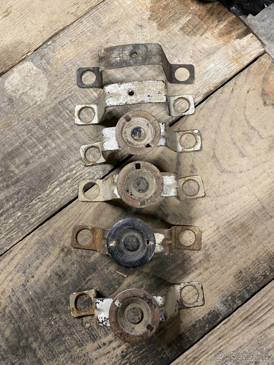 Predám držiaky na puklice Škoda 110r - 2