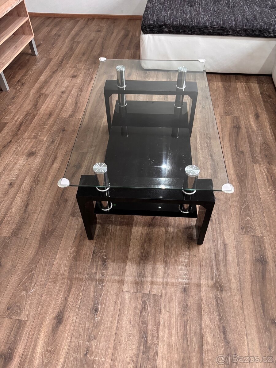 Prodáme konferenční stolek - 2
