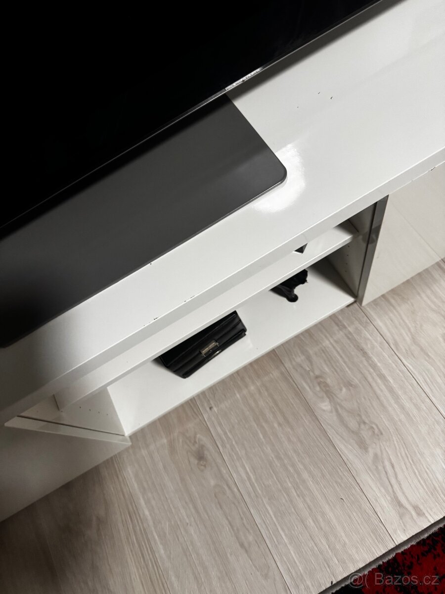 Tv stolek - ikea - 2
