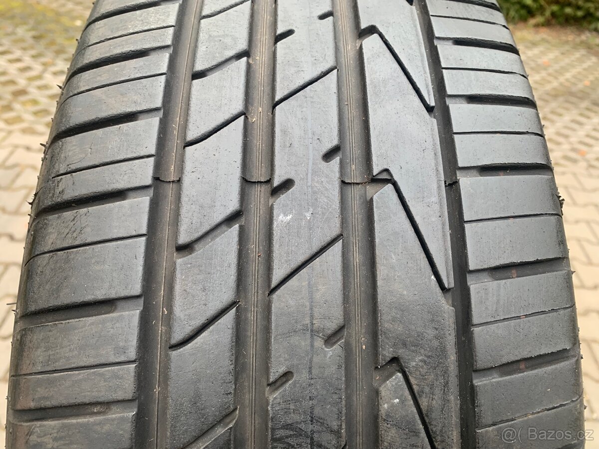 235/65/17 Hankook - 2