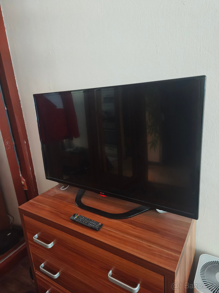 Prodám LED TV LG 42LN575S - 2