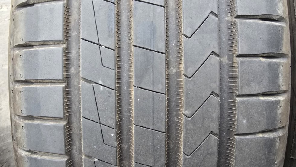 Letní pneu 215/65/17 Hankook - 2