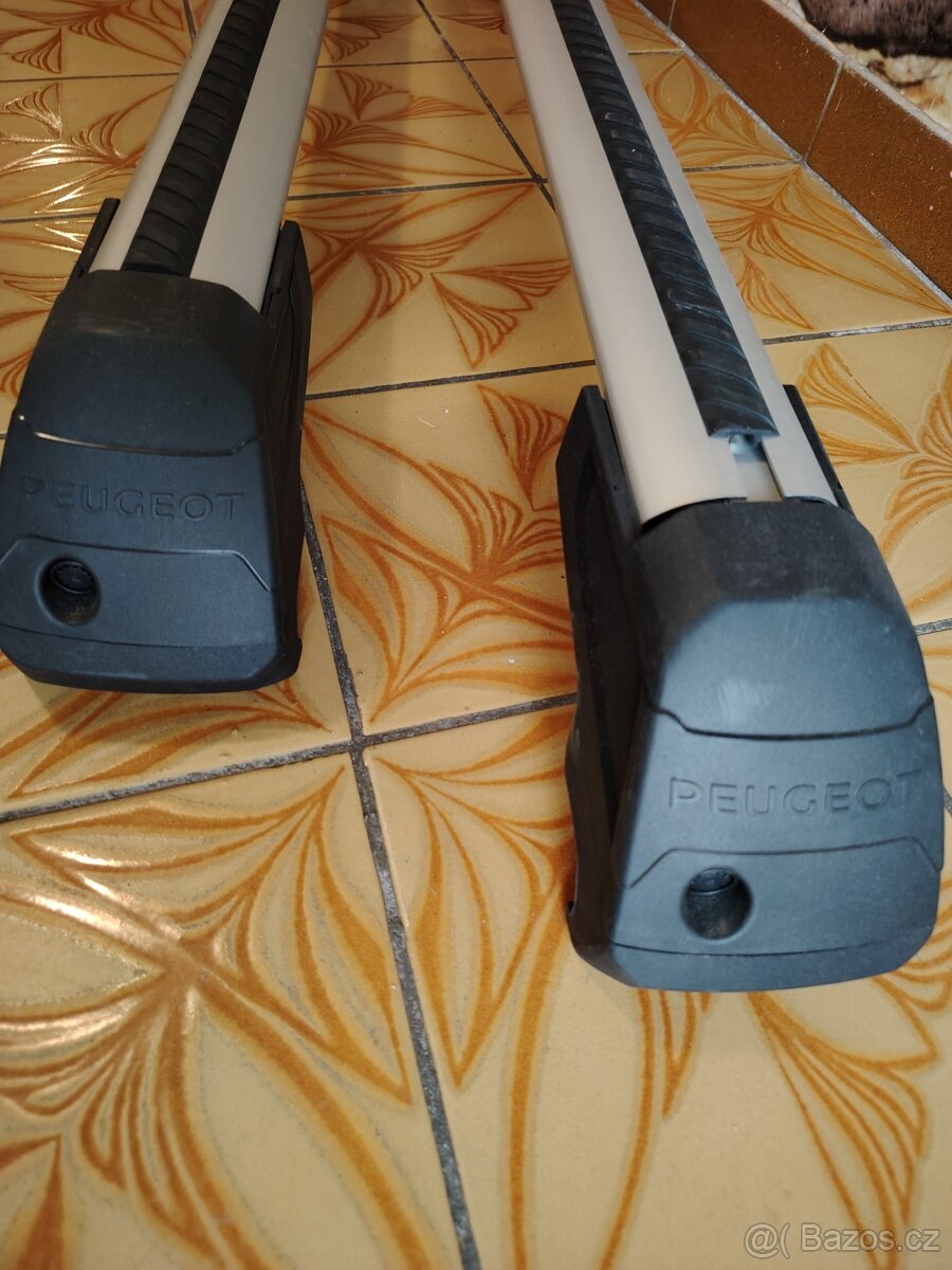 Prodám střešní nosiče příčníky na Peugeot 5008 - 2