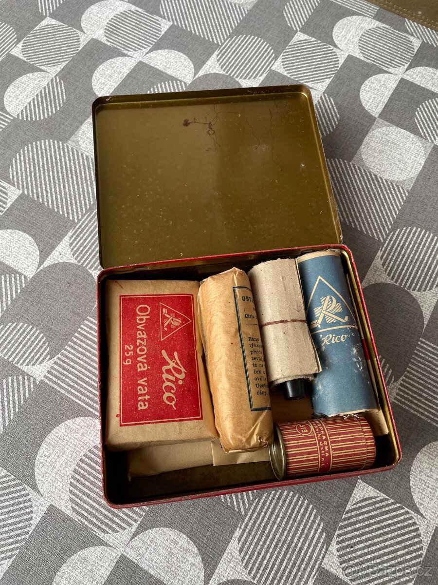 NOVÁ AUTOLÉKÁRNIČKA RETRO DO VETERÁNA, ULOŽENKA - 2