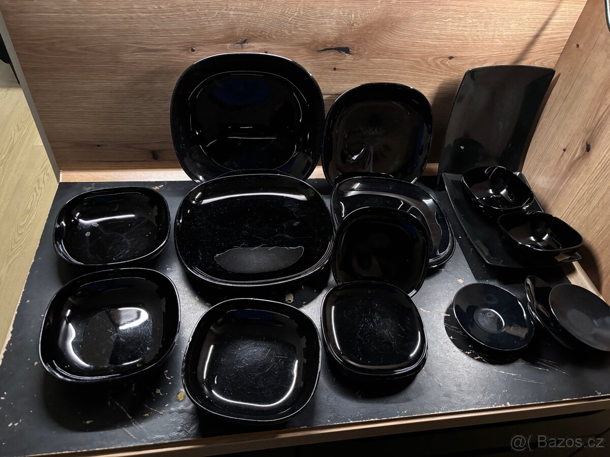 Cerne nadobi talire - 2