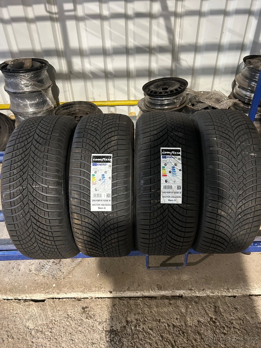 245/45R19 102 W goodyear - 2